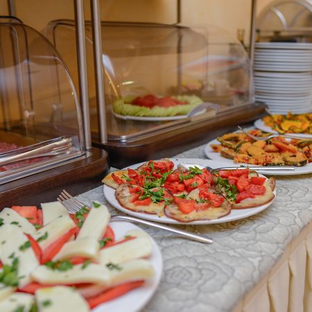 Ahg Donna Silvia Wellness Hotel Manerba del Garda Ngoại thất bức ảnh