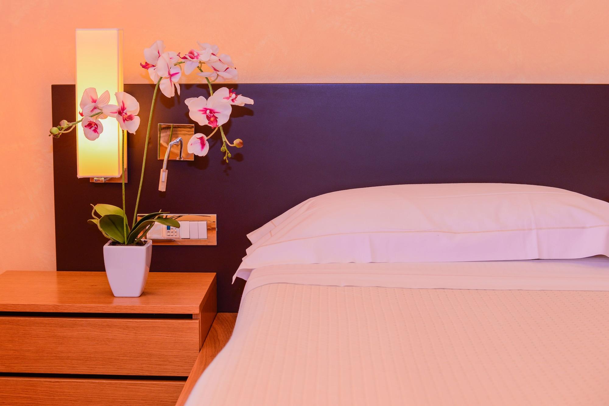 Ahg Donna Silvia Wellness Hotel Manerba del Garda Ngoại thất bức ảnh