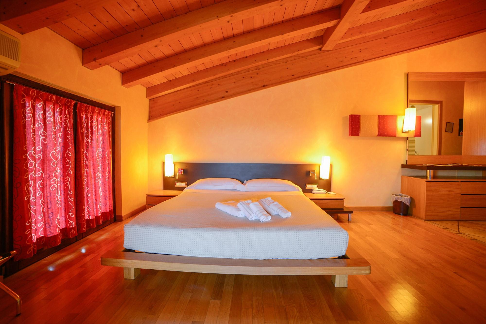 Ahg Donna Silvia Wellness Hotel Manerba del Garda Ngoại thất bức ảnh