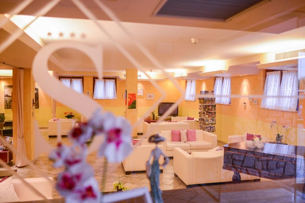 Ahg Donna Silvia Wellness Hotel Manerba del Garda Ngoại thất bức ảnh
