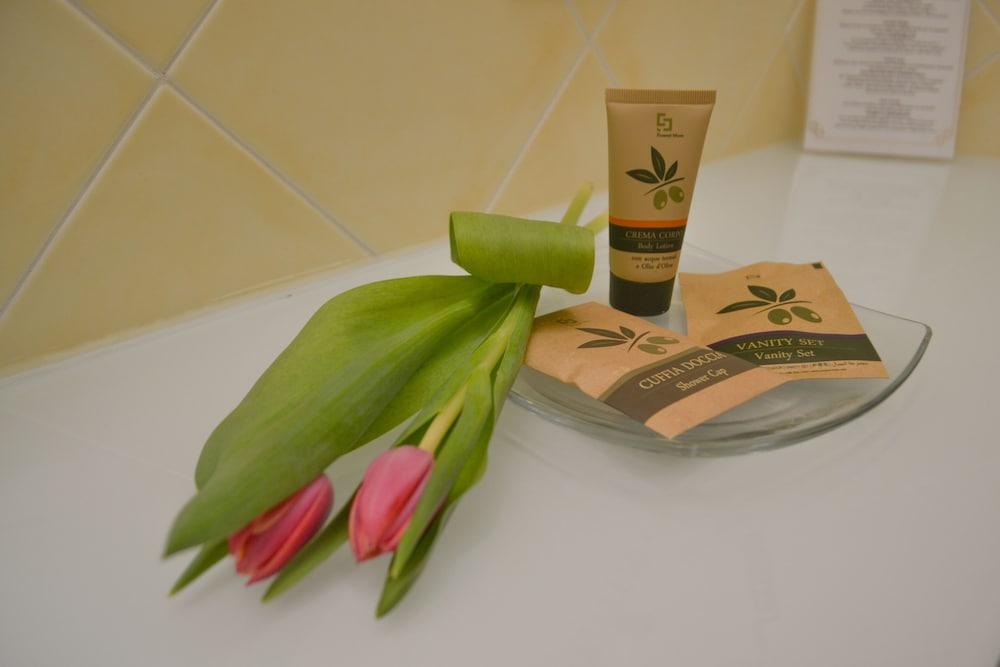 Ahg Donna Silvia Wellness Hotel Manerba del Garda Ngoại thất bức ảnh