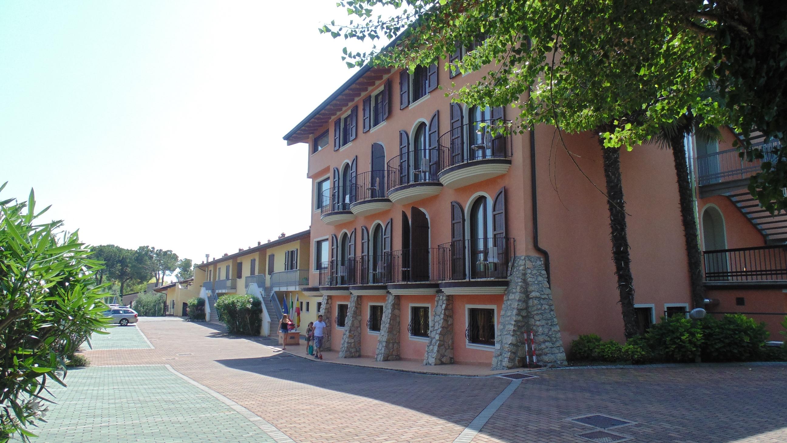 Ahg Donna Silvia Wellness Hotel Manerba del Garda Ngoại thất bức ảnh