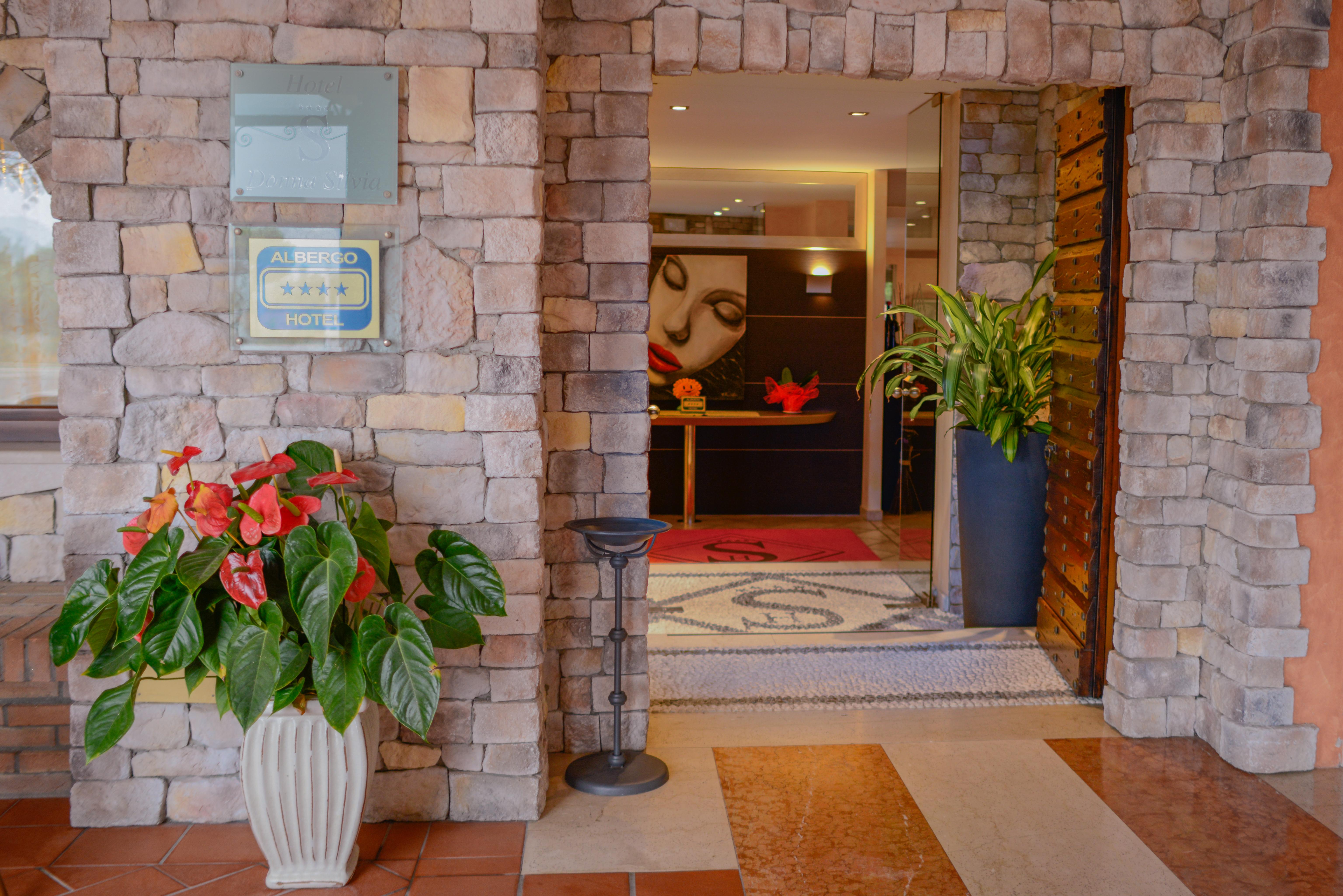 Ahg Donna Silvia Wellness Hotel Manerba del Garda Ngoại thất bức ảnh