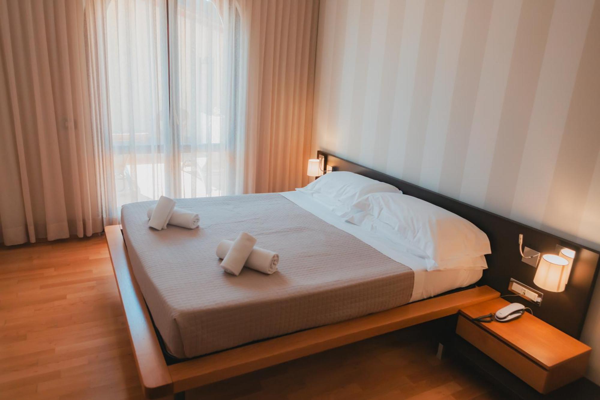 Ahg Donna Silvia Wellness Hotel Manerba del Garda Ngoại thất bức ảnh