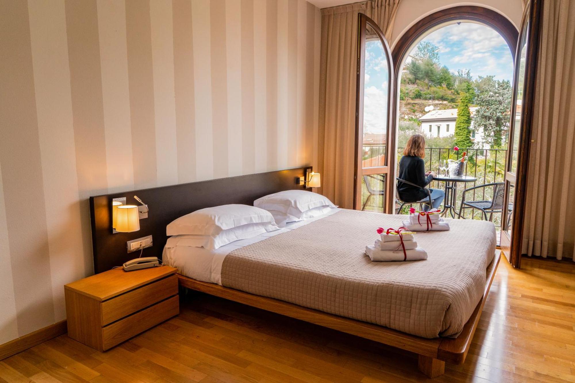 Ahg Donna Silvia Wellness Hotel Manerba del Garda Ngoại thất bức ảnh
