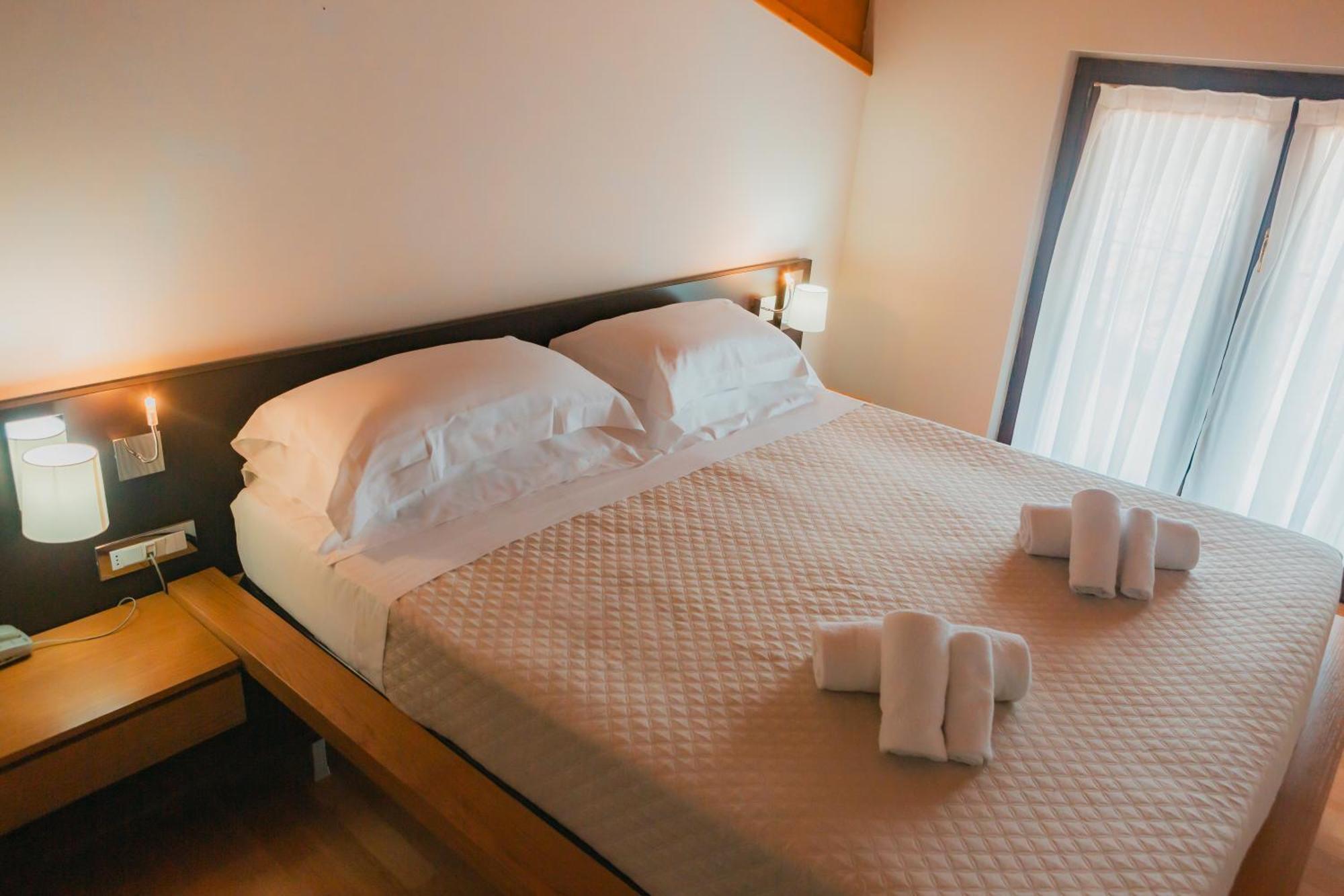 Ahg Donna Silvia Wellness Hotel Manerba del Garda Ngoại thất bức ảnh