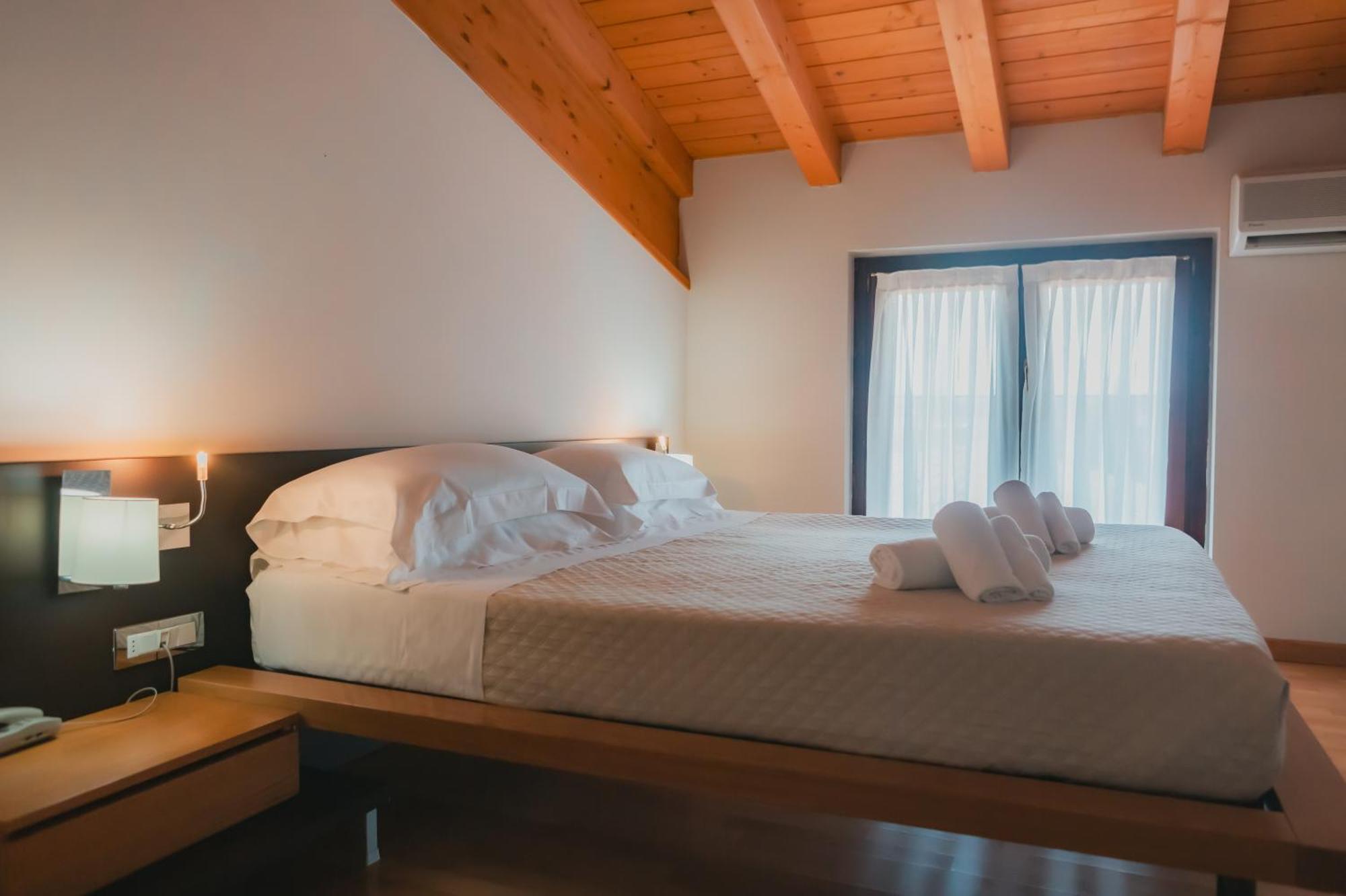 Ahg Donna Silvia Wellness Hotel Manerba del Garda Ngoại thất bức ảnh