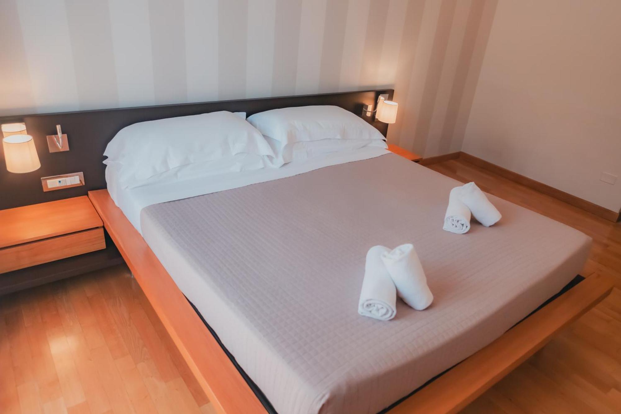 Ahg Donna Silvia Wellness Hotel Manerba del Garda Ngoại thất bức ảnh