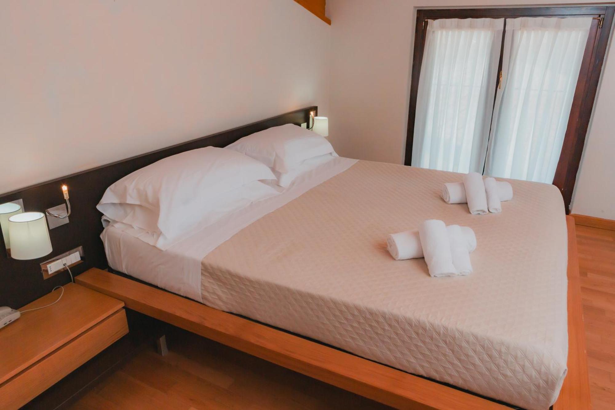 Ahg Donna Silvia Wellness Hotel Manerba del Garda Ngoại thất bức ảnh