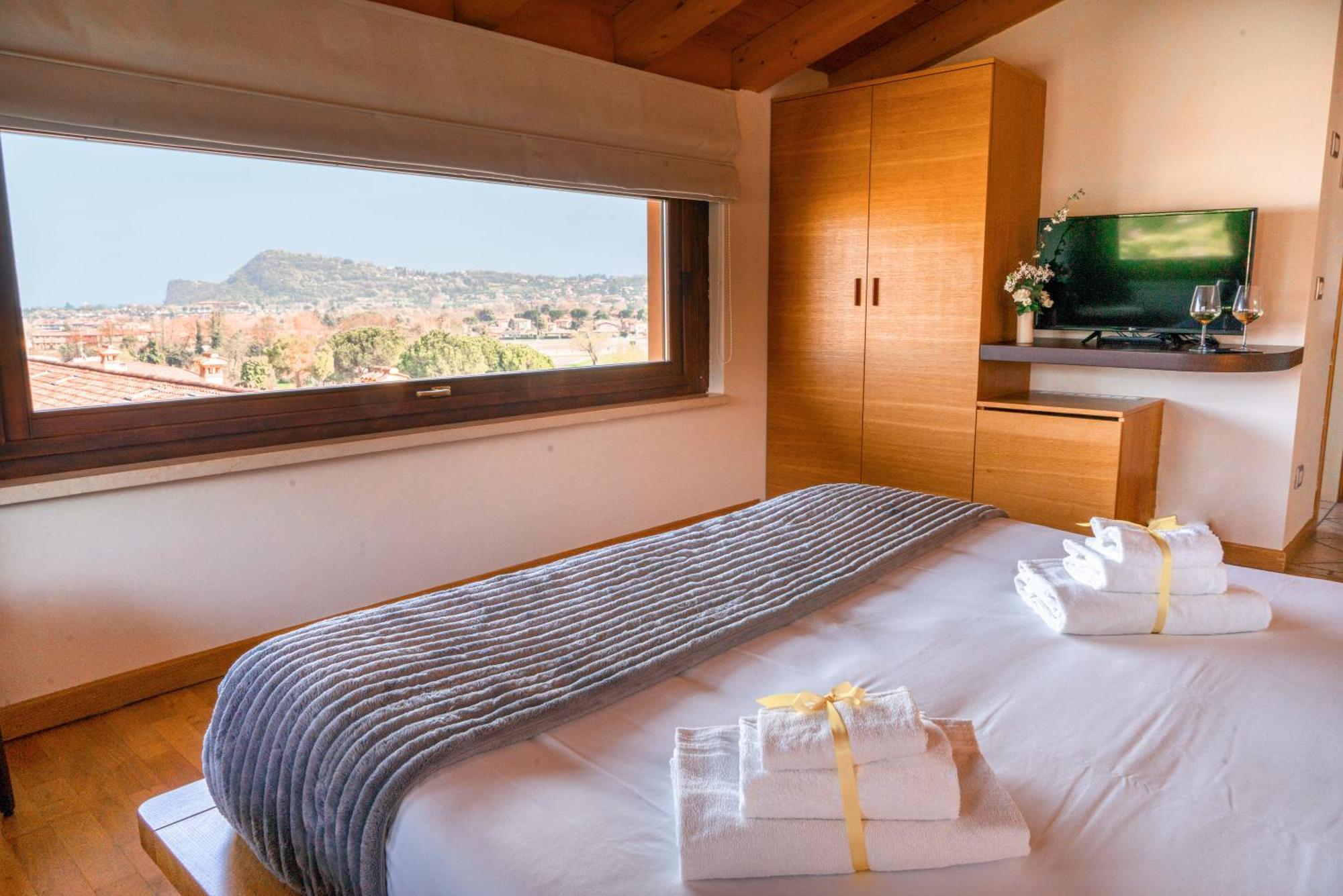 Ahg Donna Silvia Wellness Hotel Manerba del Garda Ngoại thất bức ảnh